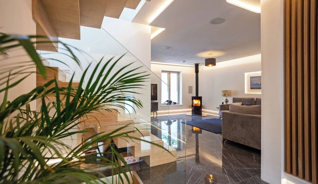 MILLSIDE, pet friendly, character holiday cottage in Nailsworth