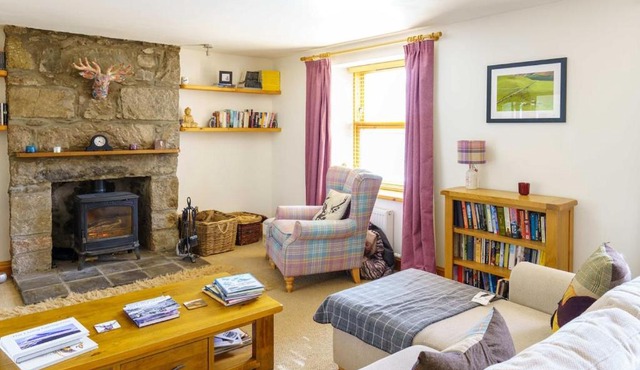 Milne's Brae, cosy, comfortable and centrally located in beautiful Braemar