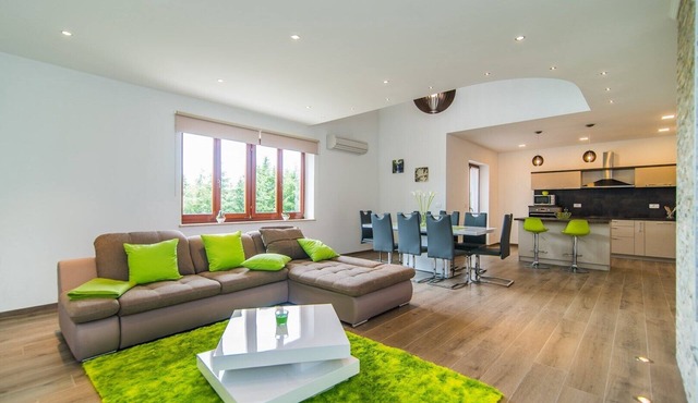 Milohanic Luxury IV with Balcony
