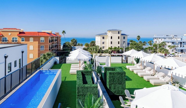 MILOS Beach House-NEW Luxe Haven Steps from BEACH -NEW ROOFTOP POOL 36 FT LONG