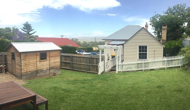 Milton - Donovans Cottage, 1870 - dog friendly