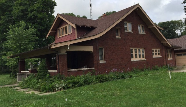 Milton Haus - 100 Year Old Farm House