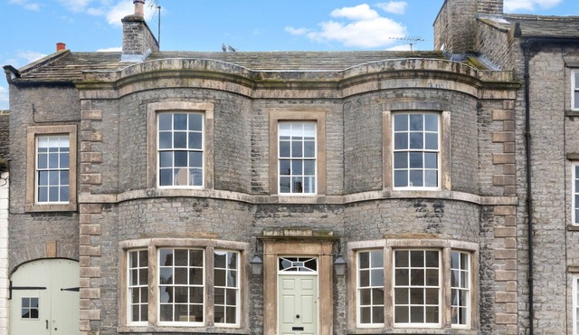 MILTON HOUSE, pet friendly, luxury holiday cottage in Middleham