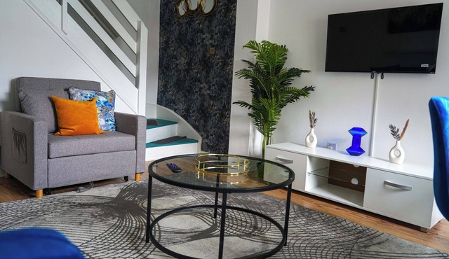 Milton Keynes Home - Sleeps 4 - Parking