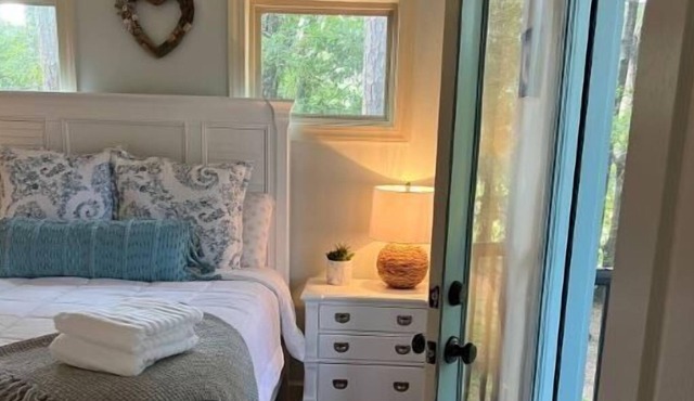 Milton-Quite, Country Coastal Cottage-Ocean vibes