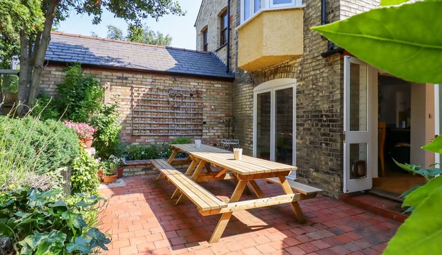 MILTON ROAD (CITY END), with open fire in Cambridge, England