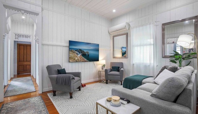 Milton Top Floor 4Bd- 300m to Suncorp Stadium