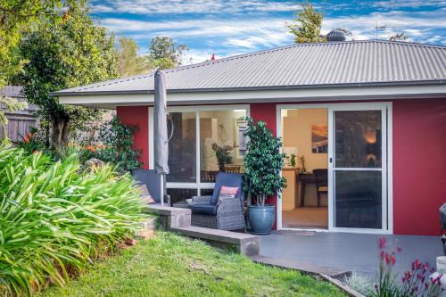 Milton Village Retreat - secluded comfort