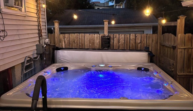 Milwaukee Bayview Getaway with Private Hot Tub