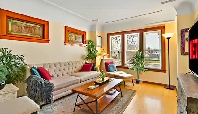 Milwaukee Bungalow - Old World Charm w/Modern Amenities! Hot Tub!