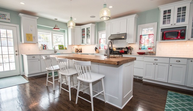 Milwaukee North Shore; 4 bed, 2.5 bath, Spacious, Open Concept Home