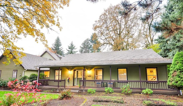 Milwaukie Home w/Covered Porch: Dogs Welcome!