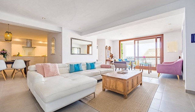 MIMAR ALTEA REMEDI - 3-story house with sea views in the old town.