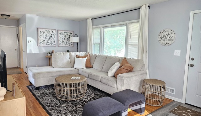 Mimi's Cottage - Conveniently located in the hub of Cottage Grove.