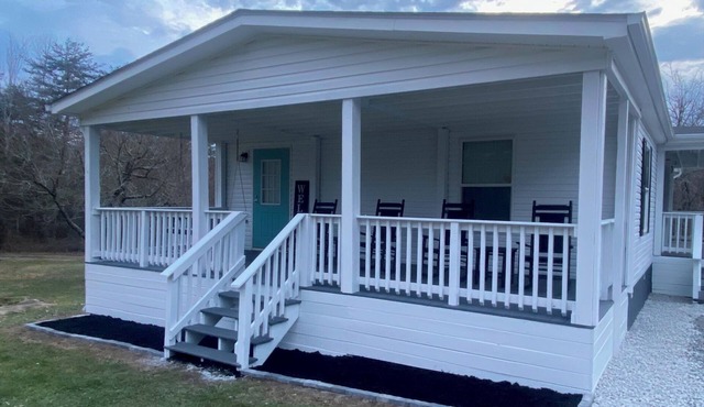 Mimi's Mountain Hideaway- 4 acres on Mowbray Mountain