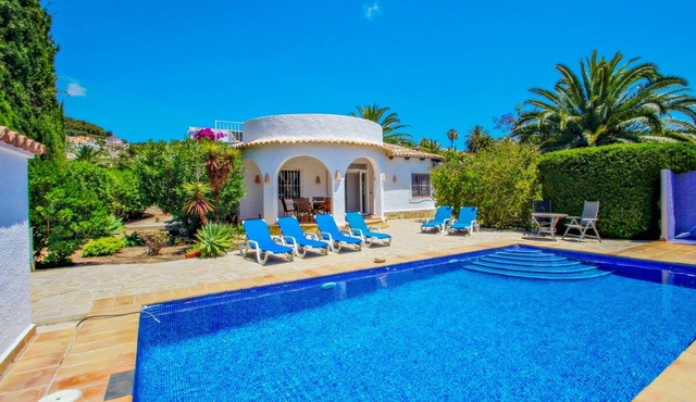 Mimosa - pretty holiday property with private pool in Moraira