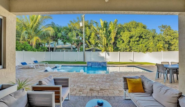 Mimosa Sunrise Villa 🏖️ Heated Pool | Dog Friendly 🐾 Near Beach