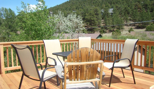 Min. 10% discount 7 day stay, 10 min. to RMNP, Mtn Views, 2 decks, pets allowed
