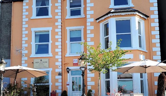 Min y Don Guest House