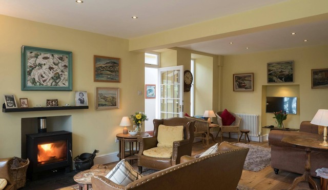 Min y Mor, Newport - Five Bedroom Cottage, Sleeps 10