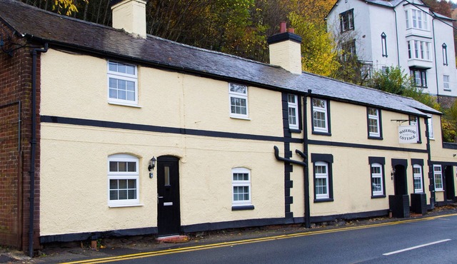 MINAFON, pet friendly, country holiday cottage in Llangollen