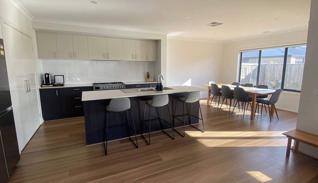 Mindil Street Magic, Armstrong Creek