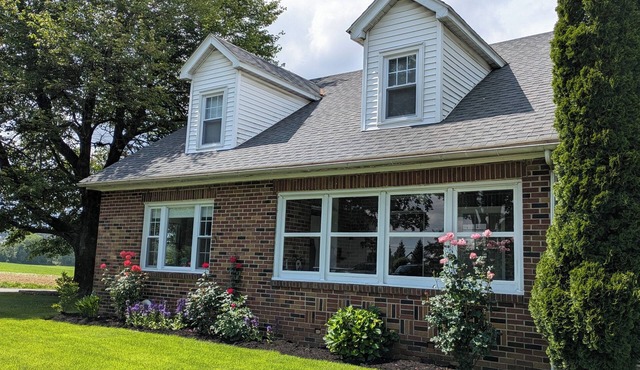 Mine Ridge House; Buggy watching and farm views. 15 min drive to Sight and Sound