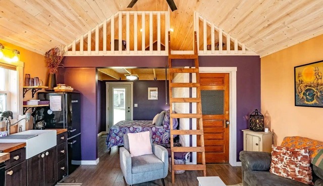 Miner's Daughter: Modern TinyHome nr Purple Fiddle