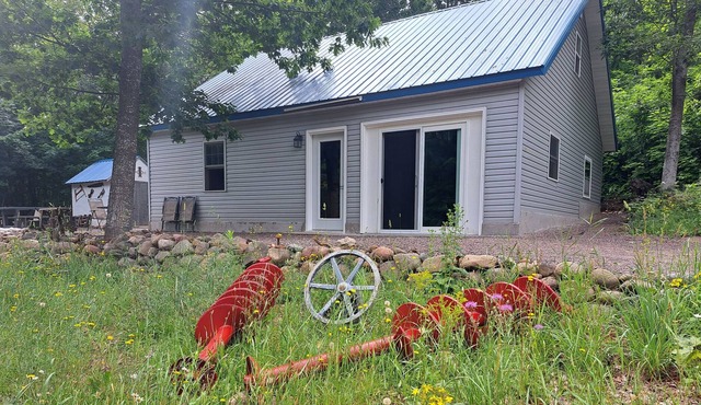 Miners Cove, Keweenaw Themed, 10 min drive to the beach. Peaceful location.
