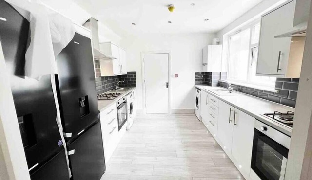 Minet Gardens - Central Property (Suite 01)