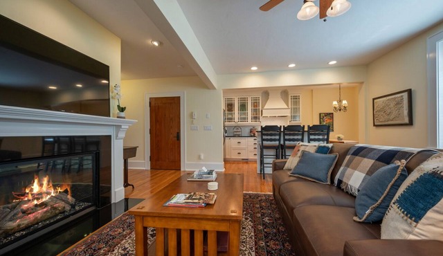 Minette's Downtown Condo | Historic Spot in Downtown Hendersonville
