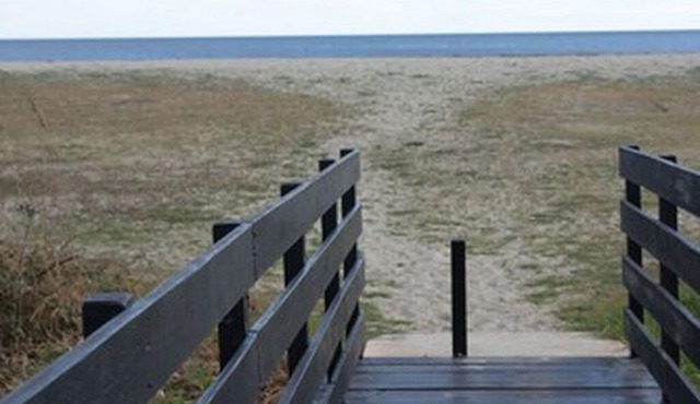 Mini air-conditioned villa 150m from a fine sandy beach