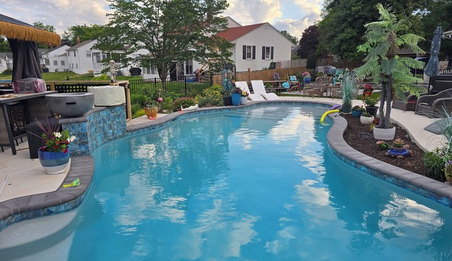 Mini Aruba Glamper in Dover with WiFi, AC and guest access to backyard oasis