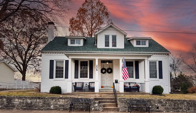 Mini Aussie | Dog-friendly, Fire pit, Fenced yard