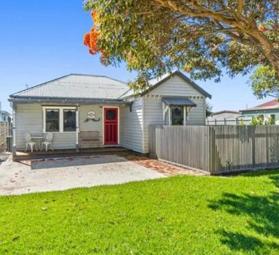 Mini Beach Cottage - Seaspray Escape