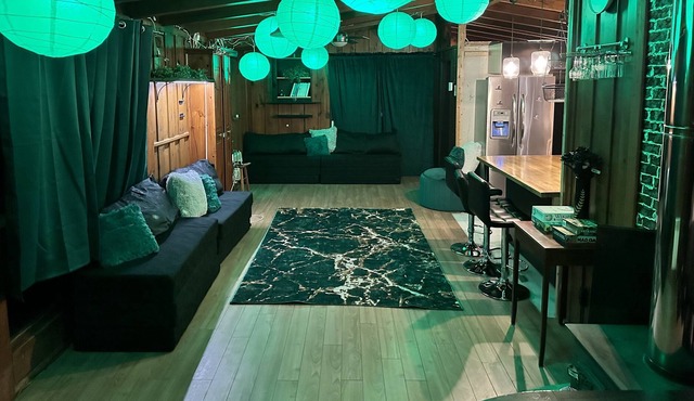 Mini Chalet INSTAGRAM @13lacksheep