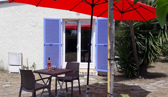 mini detached house in a green garden villa independent quiet location