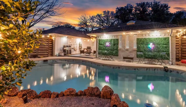 Mini Golf | Pool | Game room | Stylish & Spacious | Wifi | Free Parking