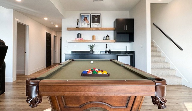 Mini Legends | Hot tub, Lake view, Theatre, Pool table, Dog-friendly