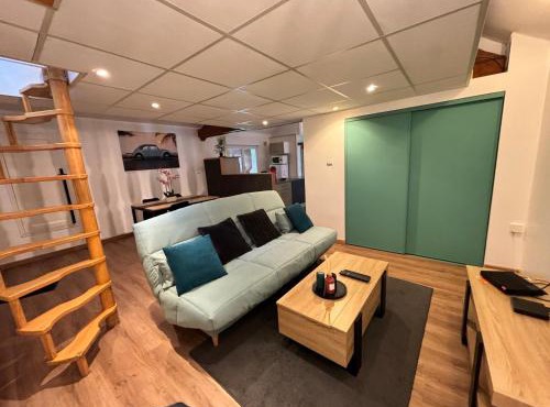 Mini-Loft, terrasse 24m2, Internet Haut-débit, garage privé et place de parking