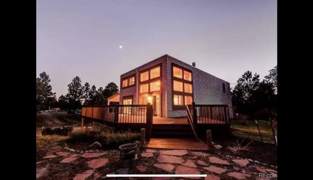 Mini mansion tucked away in Forrest 5k sq ft & Sauna