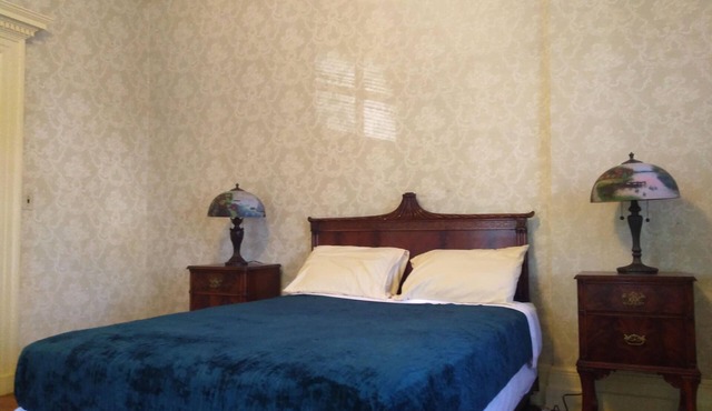 MINI MANSION WHOLE LEFT WING, TWO BEDROOM APARTMENT AVAILABLE AT A (LOW RATE)