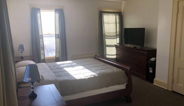 MINI MANSION WHOLE RIGHT WING, THREE BEDROOM APARTMENT AVAILABLE AT A (LOW RATE)