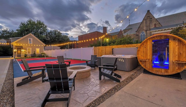 Mini Miracle: Murphy Bed, Sauna + Hot Tub, Pickle Ball, 2BR w/King Beds