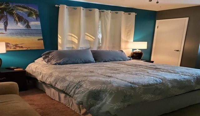 Mini Oasis at Paradise- a cozy studio in the clothing-optional Paradise Lakes