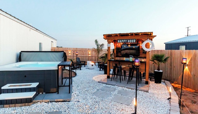 Mini Oasis—Hot tub Fire Pit Bar+Lounge