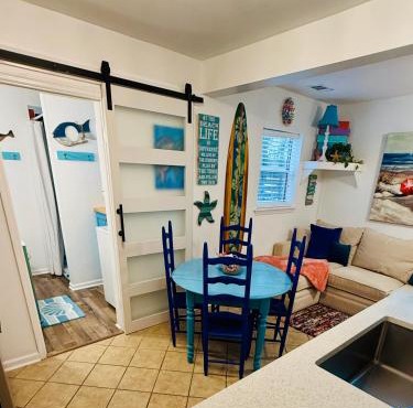 Mini Pearl, Private 2 BR - 1 block to BEACH!