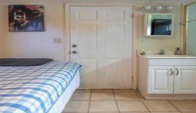 Mini Private-Entry Tranquil Room