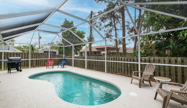 Mini-Put-Put Green 3 Bedroom Home with a Pool by Downtown and Beaches