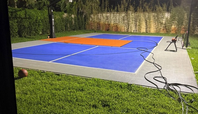 Mini Resort , 3 BR newly renovated, Gym , pool , spa , pickleball,basketball